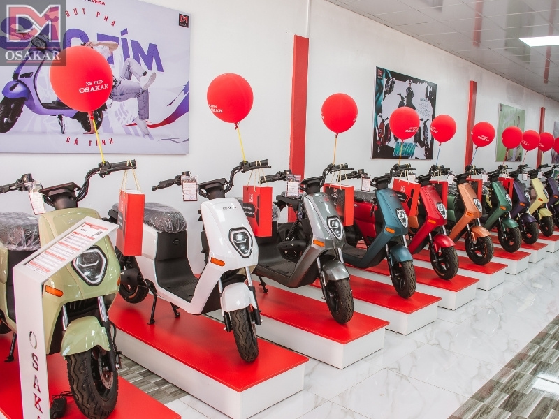 Hình ảnh xe máy điện Osakar tại showroom